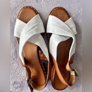Women's White Crisscross Slingback Sandals with Tan Footbed